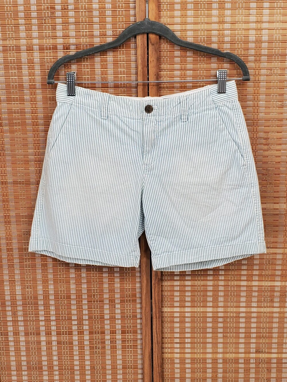 ☆ GAP Girlfriend Shorts in Bleached Railroad Size 2 White with Blue